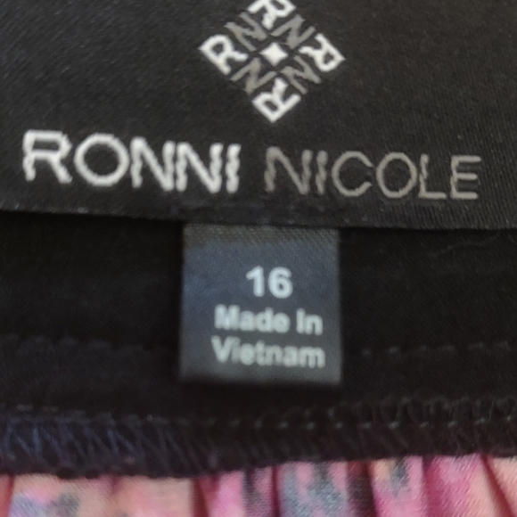 Ronni Nicole women's plus size 16 sleeveless dress - Picture 3 of 4